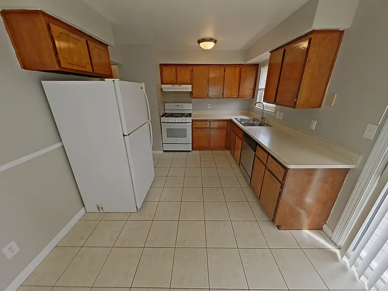 13806 Hartill Ave — Photo 3