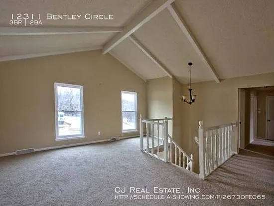 3 bed, 1.5 bath, $1,650 — Photo 2