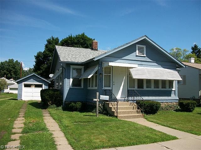 1st image of 827 Baker Ave NW