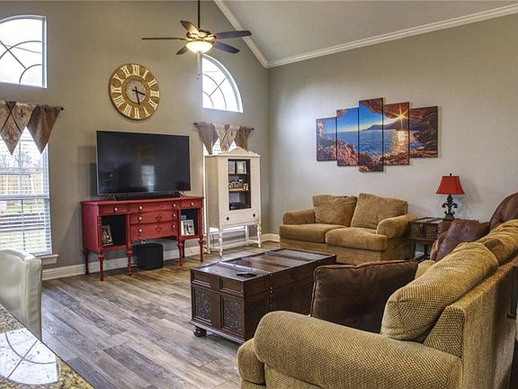 3rd image of 943 Woodyard Dr