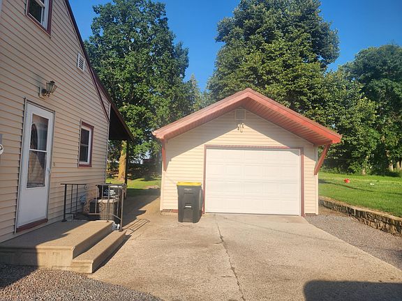 2nd image of 231 1st St N