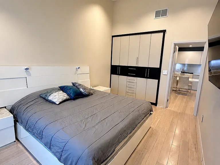 2818 E 27th St #3D — Photo 8