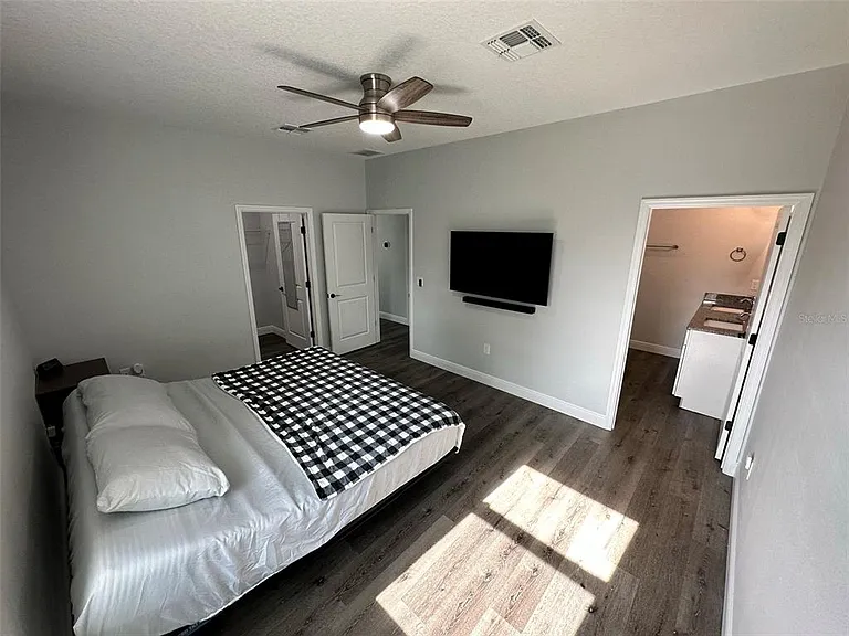 1361 Sacramento St — Photo 12