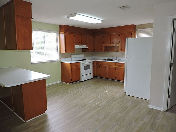 4th image of 2108 W Lakeview Ave