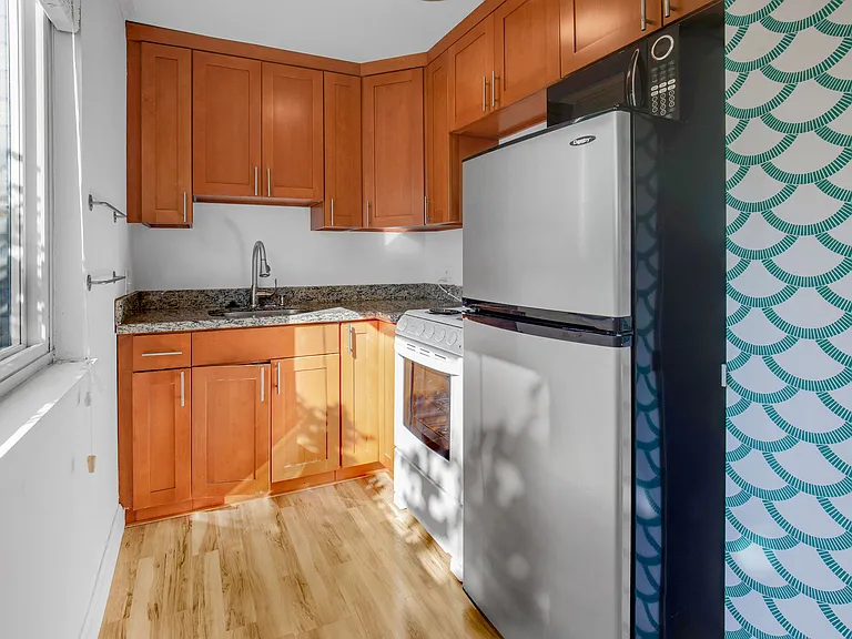 4451 Woodland Park Ave N #2 — Photo 5