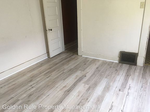 5th image of 116 1/2 N Plum St