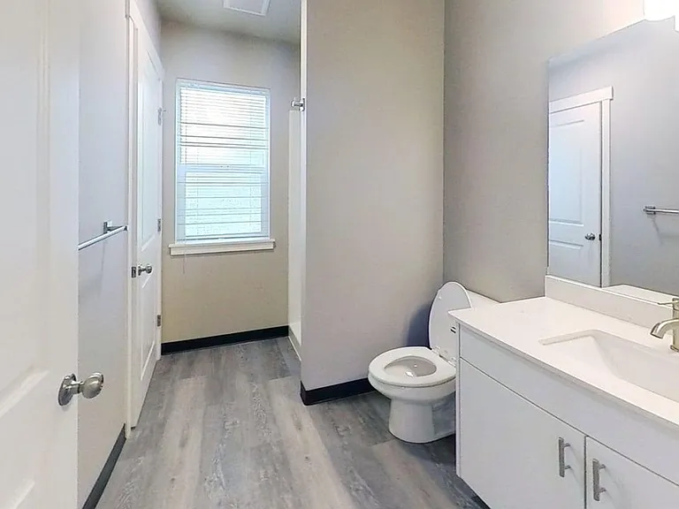 2418 Verona St — Photo 10