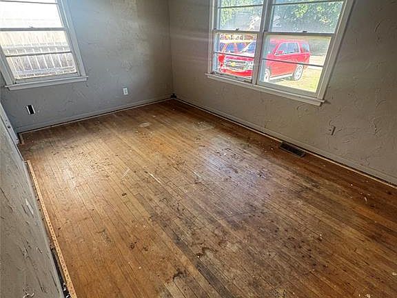 2nd image of 3217 SW 40th St