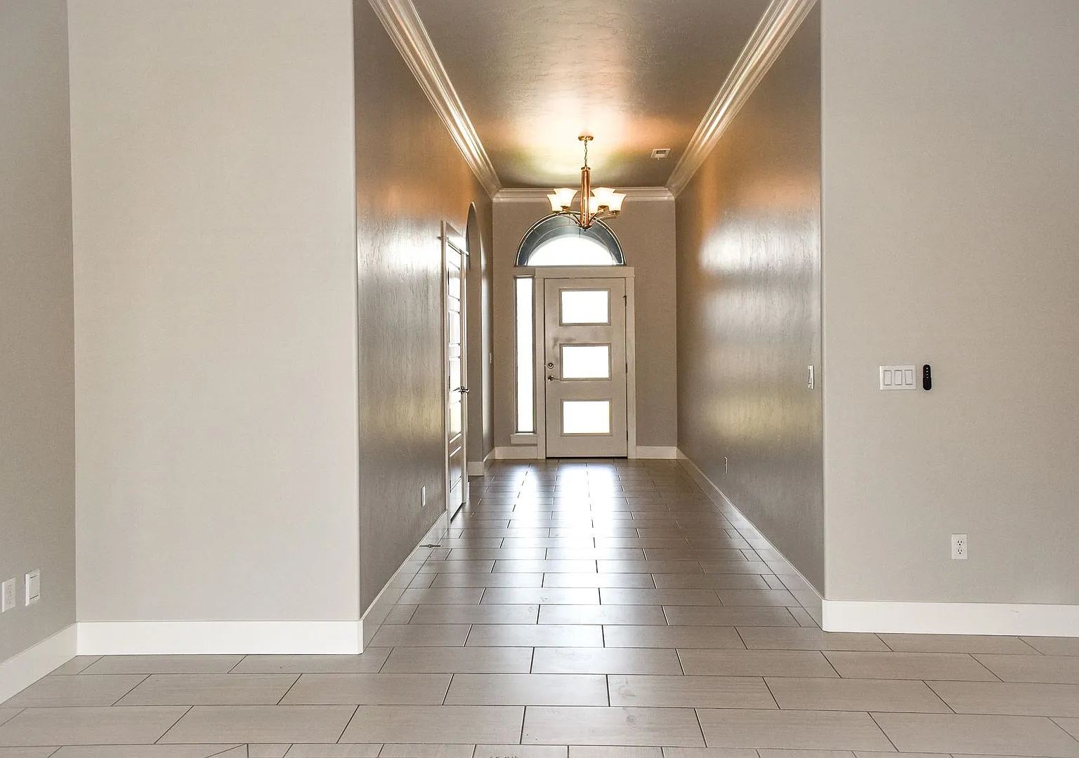 Single-Story Home in Horn Rapids Golfing Community — Photo 2