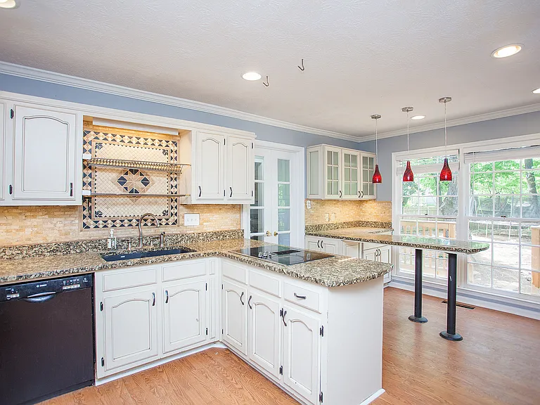 Gourmet kitchen