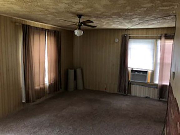2nd image of 120 NE Arlington Dr