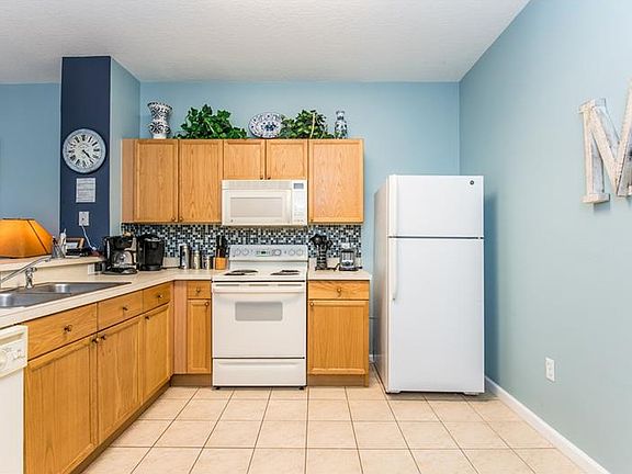 4th image of 2329 Silver Palm Dr
