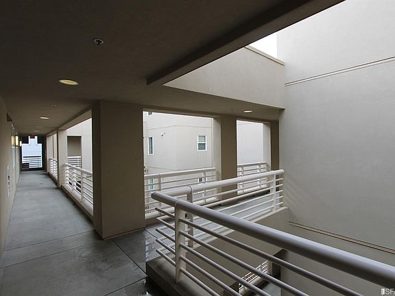 2nd image of 851 S Van Ness Ave #402