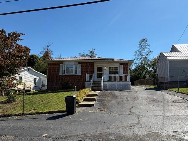 1st image of 305 Sansom Ave