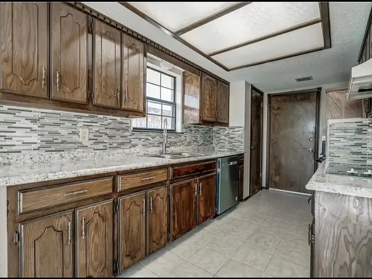 2608 Summerfield Dr — Photo 6