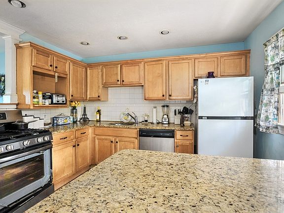 4th image of 43 Chandler Dr