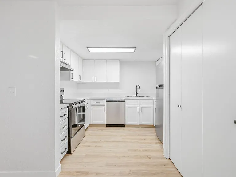 Hilltop Apartments — Photo 55