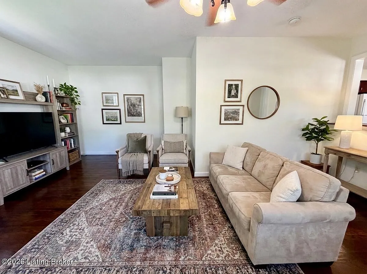 2 bed, 1.5 bath, 1137 sqft, $1,595 — Photo 2