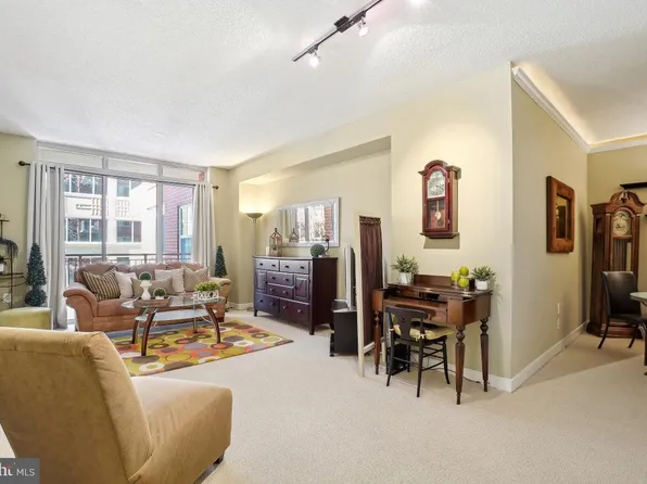 820 N Pollard St APT 315, Arlington, VA 22203