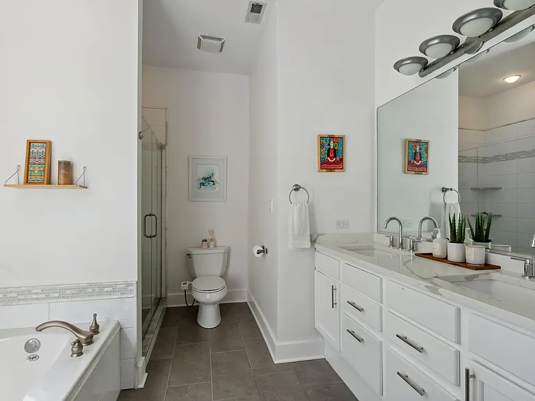 1243 N Wolcott Ave #6 — Photo 19