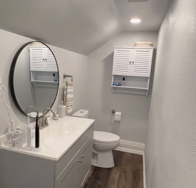 1st image of 1884 Lakeview Dr #1
