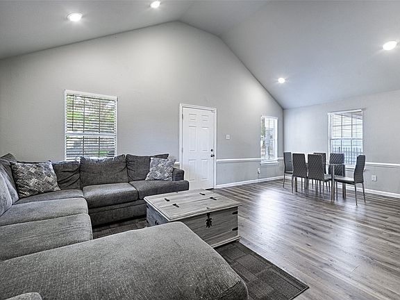 4th image of 2604 Birmingham Ave