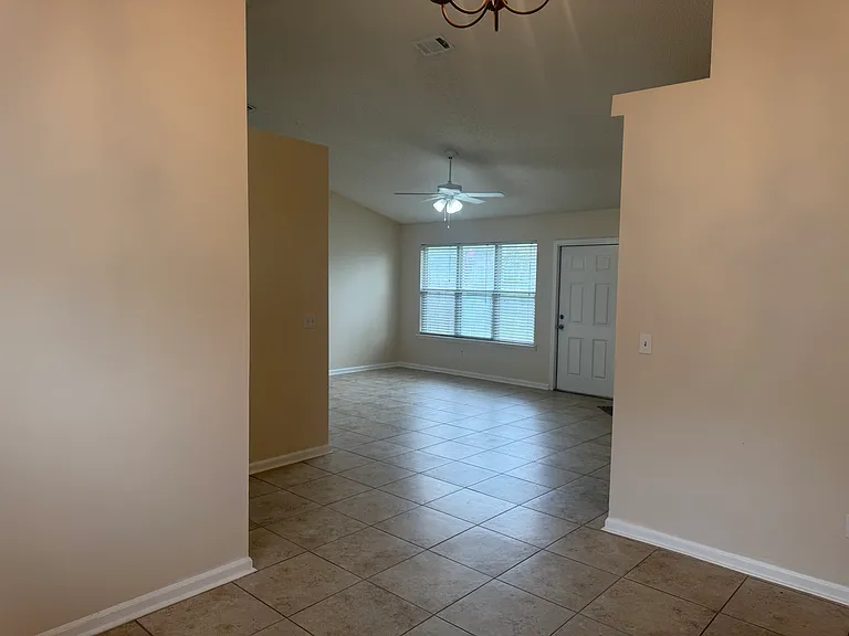2182 Farm Way — Photo 5
