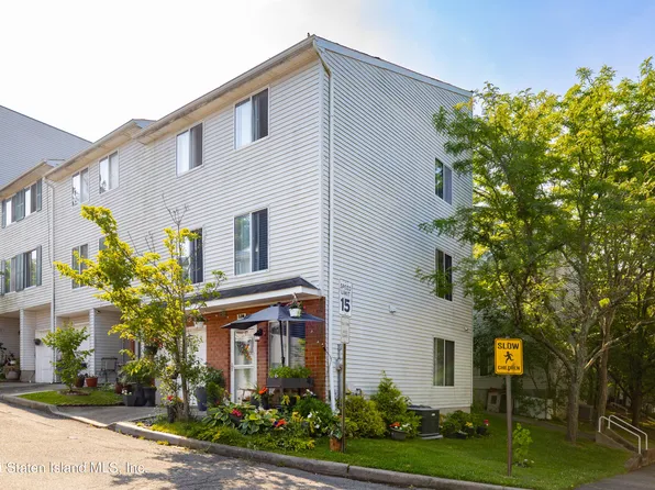 238 Emily Ln, Staten Island, NY 10312