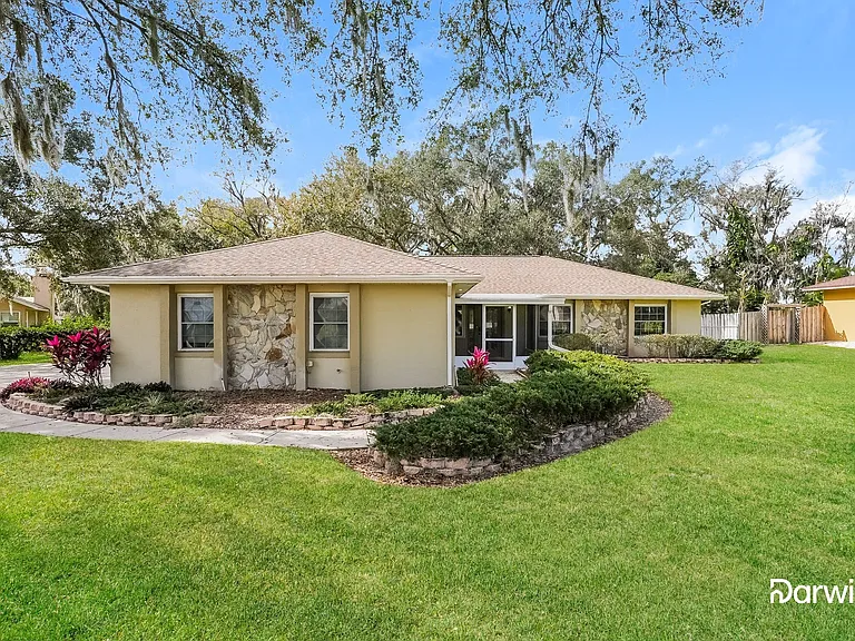 2120 Creekbend Dr — Photo 1