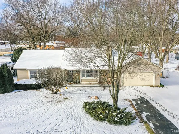 5325 Guyette St, Clarkston, MI 48346