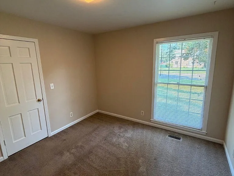 1600 Parklawn Dr — Photo 21