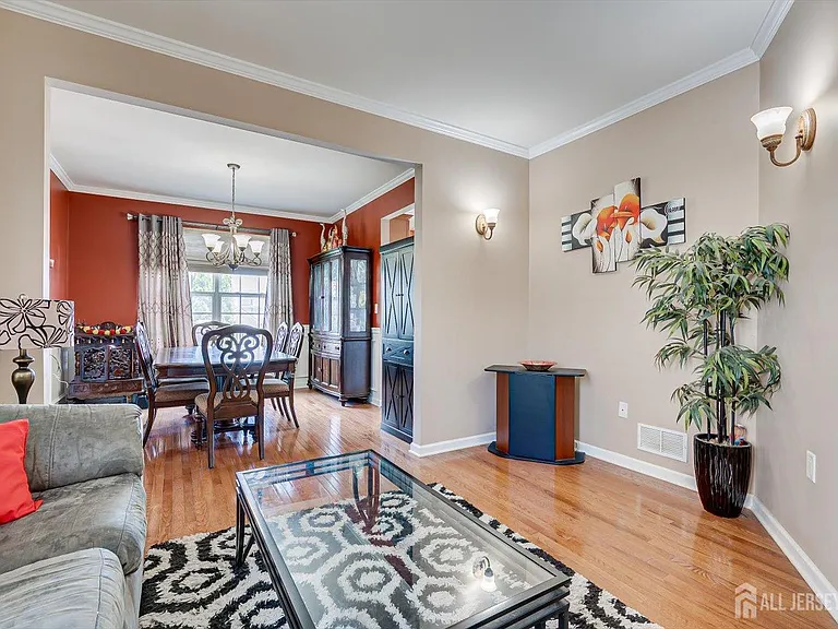 300 Morning Glory Dr — Photo 3