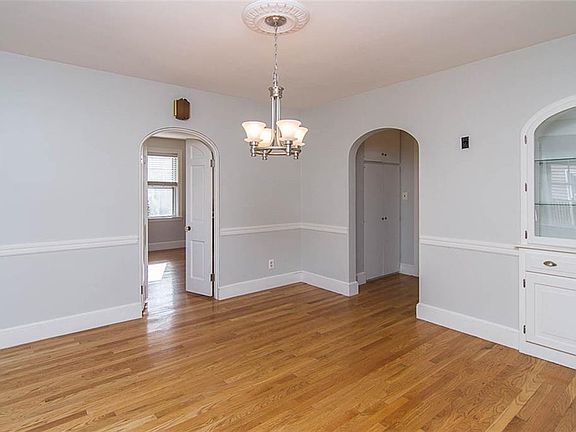 2nd image of 17 Lincoln Ave