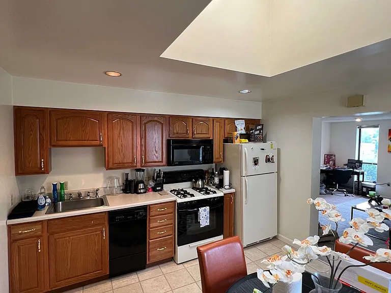 145 Southern Ave #3 — Photo 1