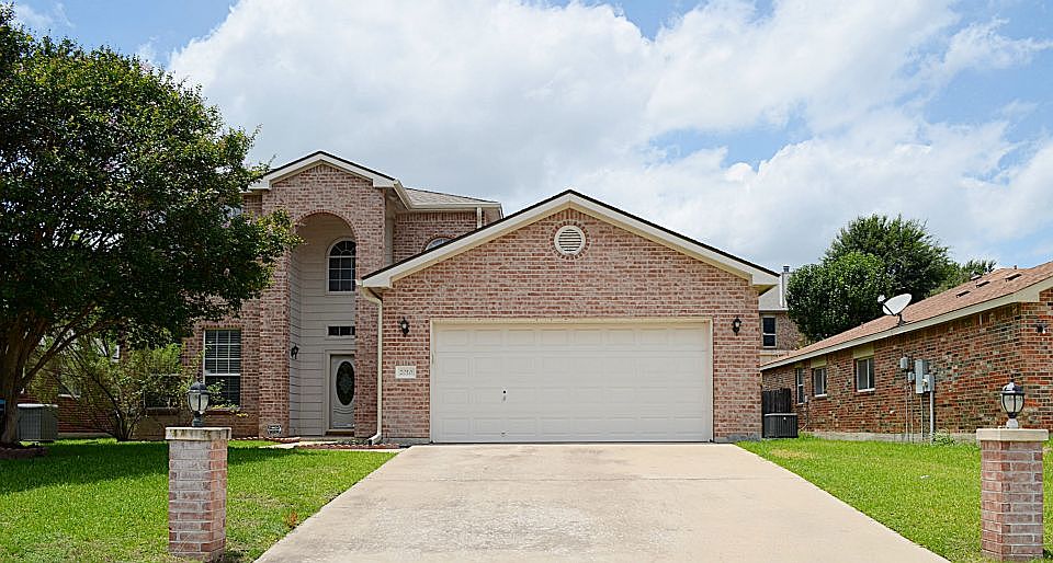 1st image of 2010 Rain Dance Loop