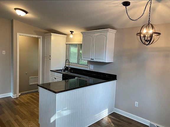 4th image of 226 Burtman Dr