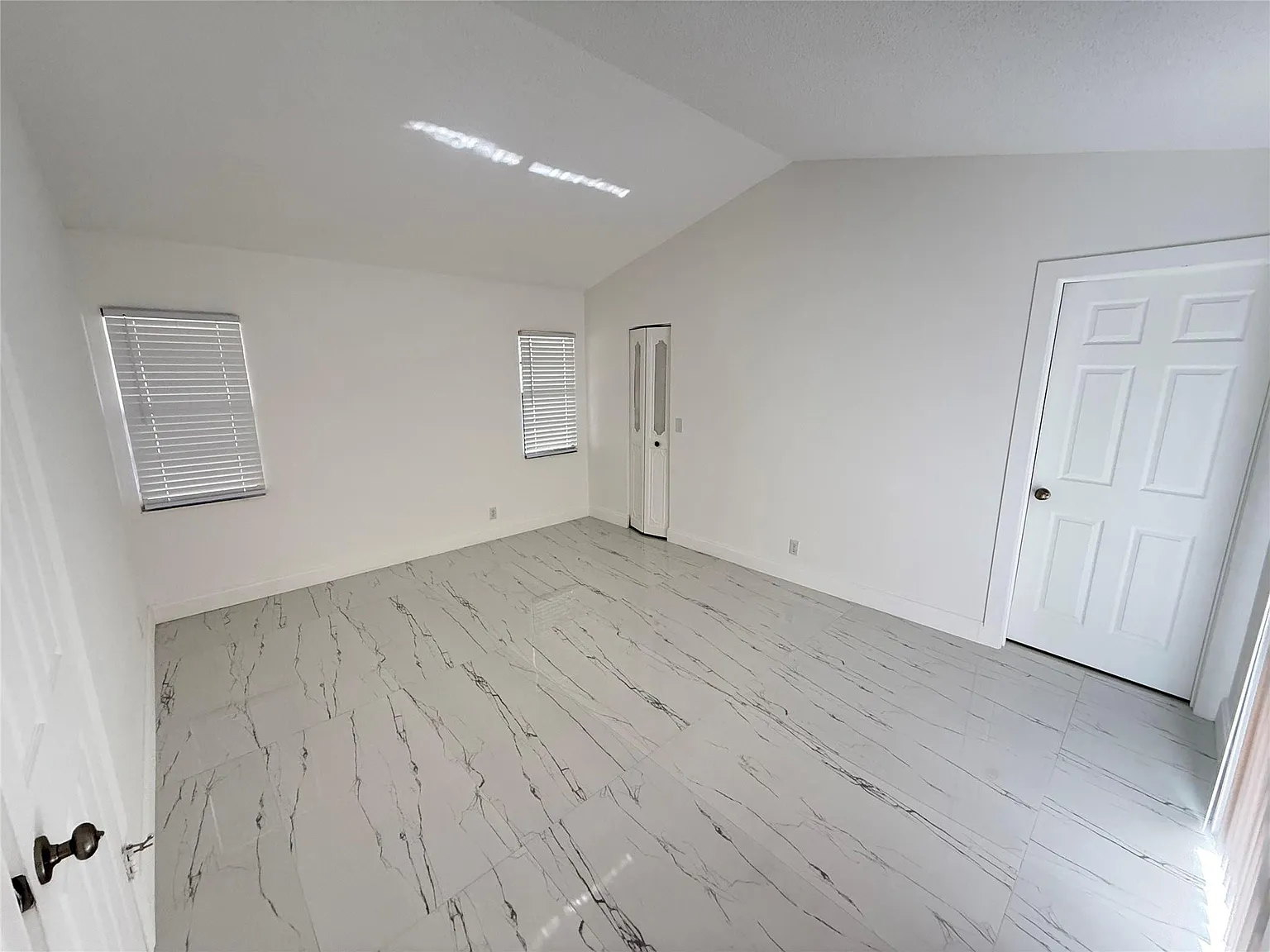 3 bed, 2.0 bath, 1588 sqft, $3,495 — Photo 4
