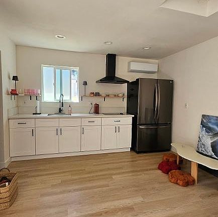 4th image of 3048 Miguel St