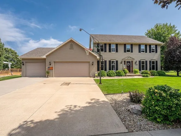 350 Fox Fire Dr, Oshkosh, WI 54904