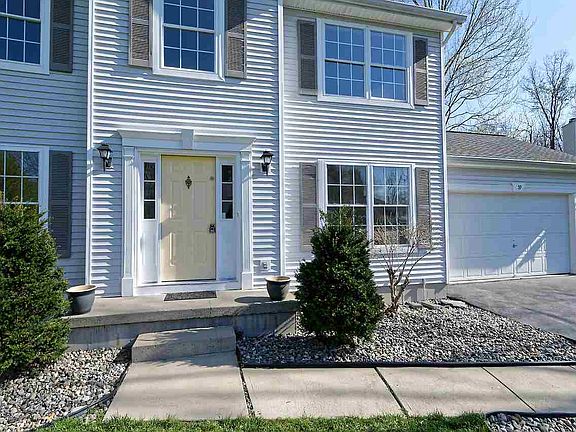4th image of 59 Michelle Dr