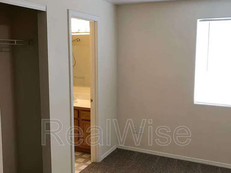1231 SW 33rd St — Photo 10