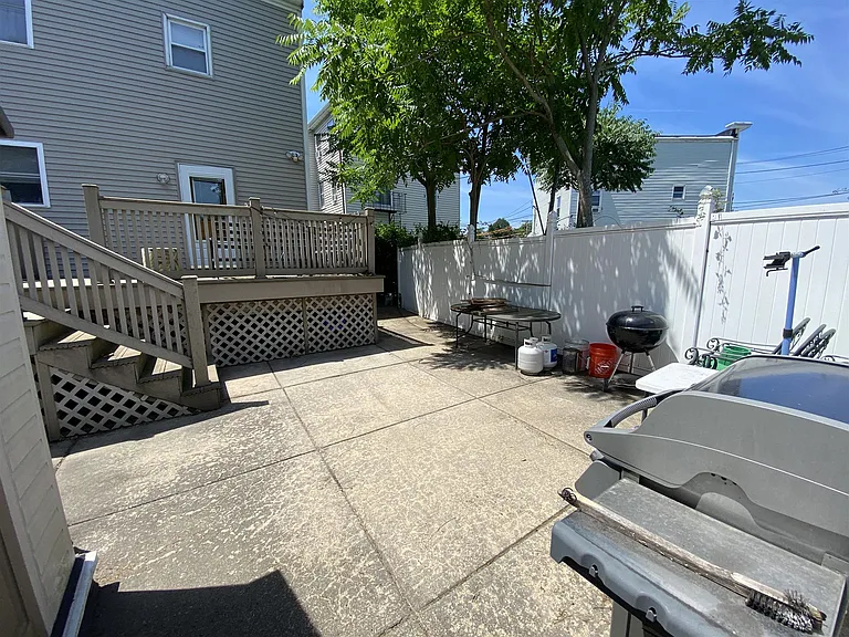 44 Warren St — Photo 13