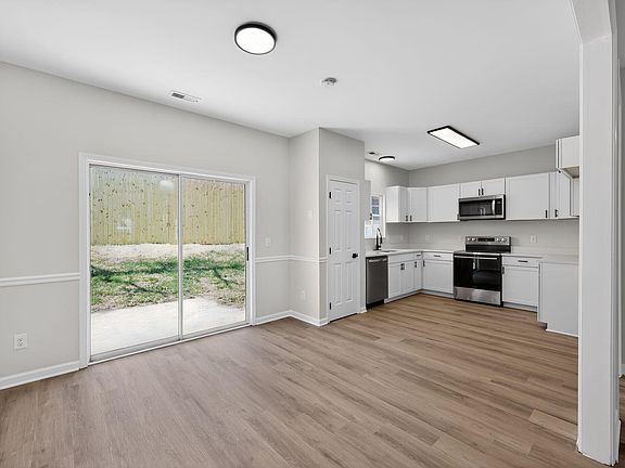 5th image of 629 Hanska Way