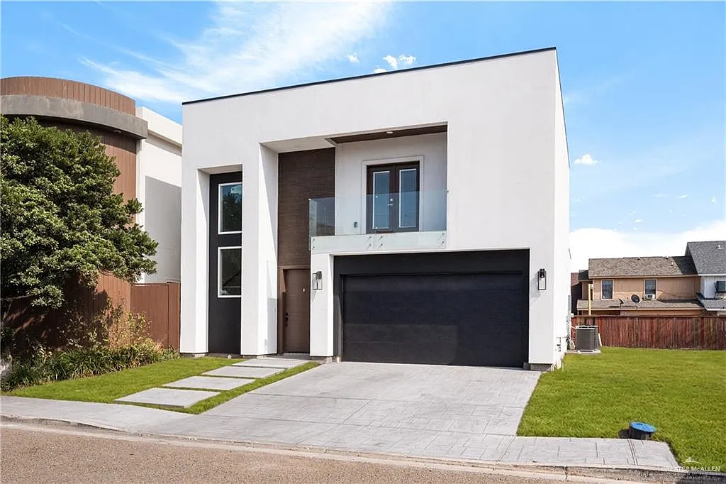 3 bed, 2.5 bath, 2092 sqft, $2,600 — Photo 1
