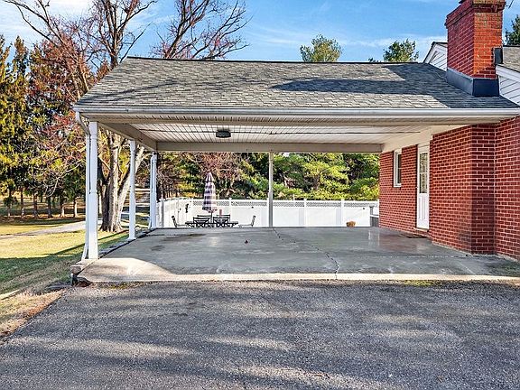 3rd image of 138 Tinkling Spring Rd