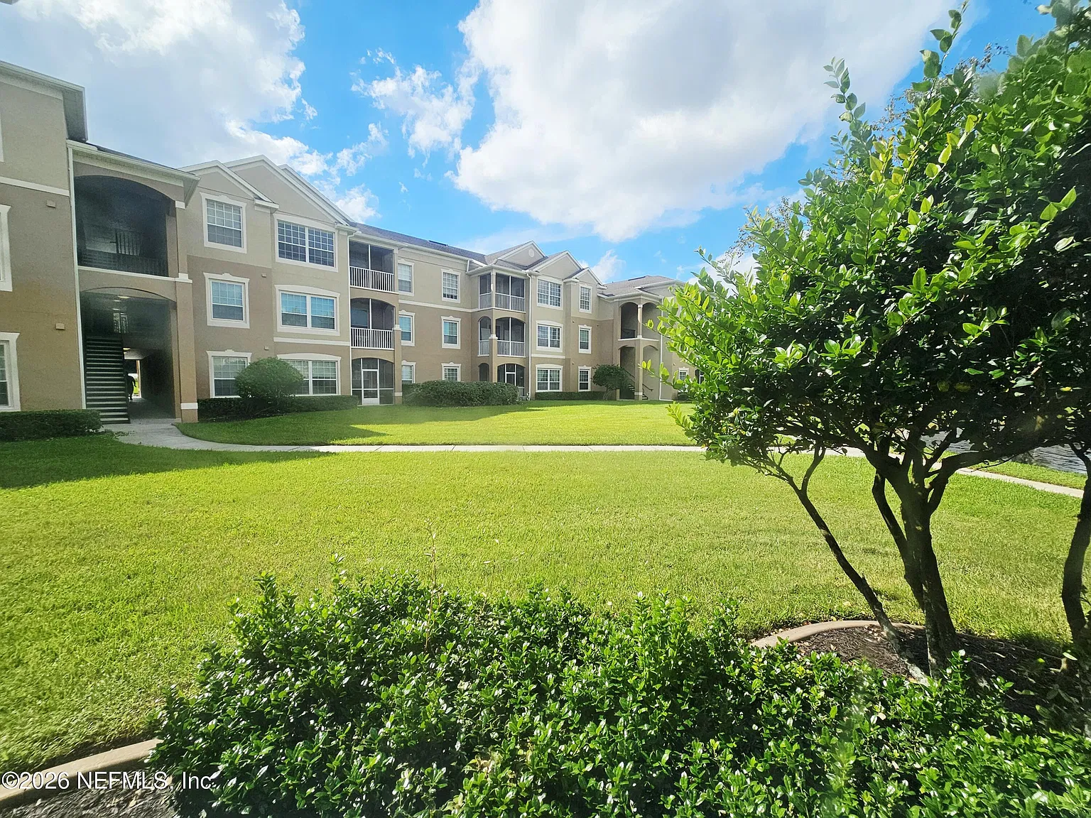 3 bed, 2.0 bath, 1206 sqft, $1,600 — Photo 1