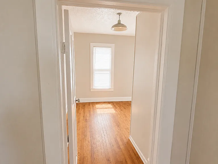 17 Poplar Ave — Photo 5
