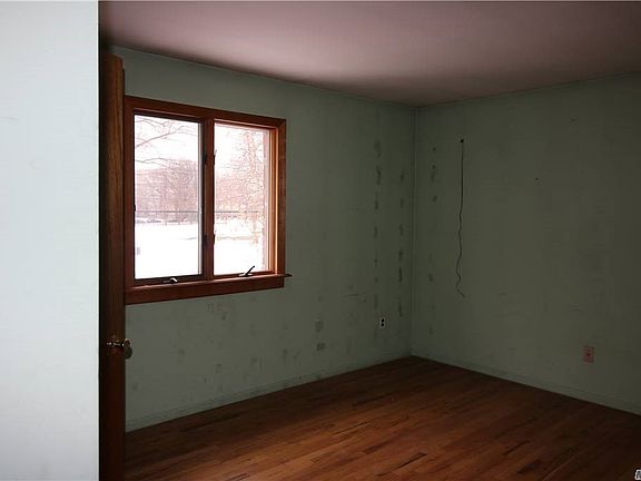 5th image of 32-45 210th St