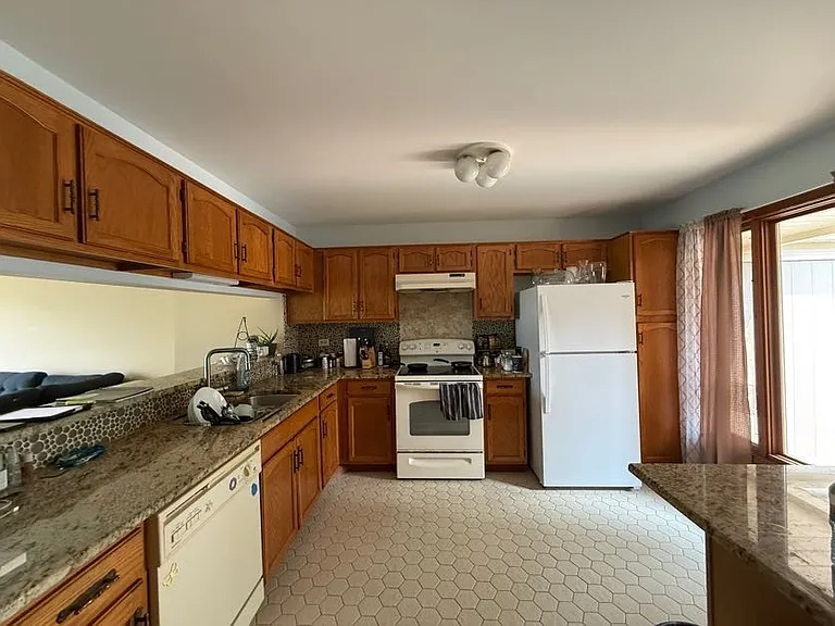 373 Goshawk Ln — Photo 3