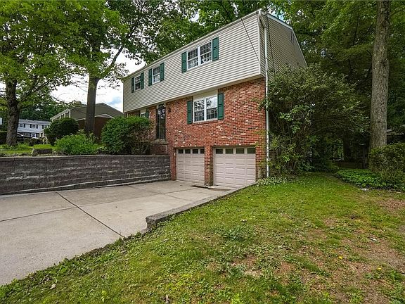 2nd image of 1520 Woodstream Dr